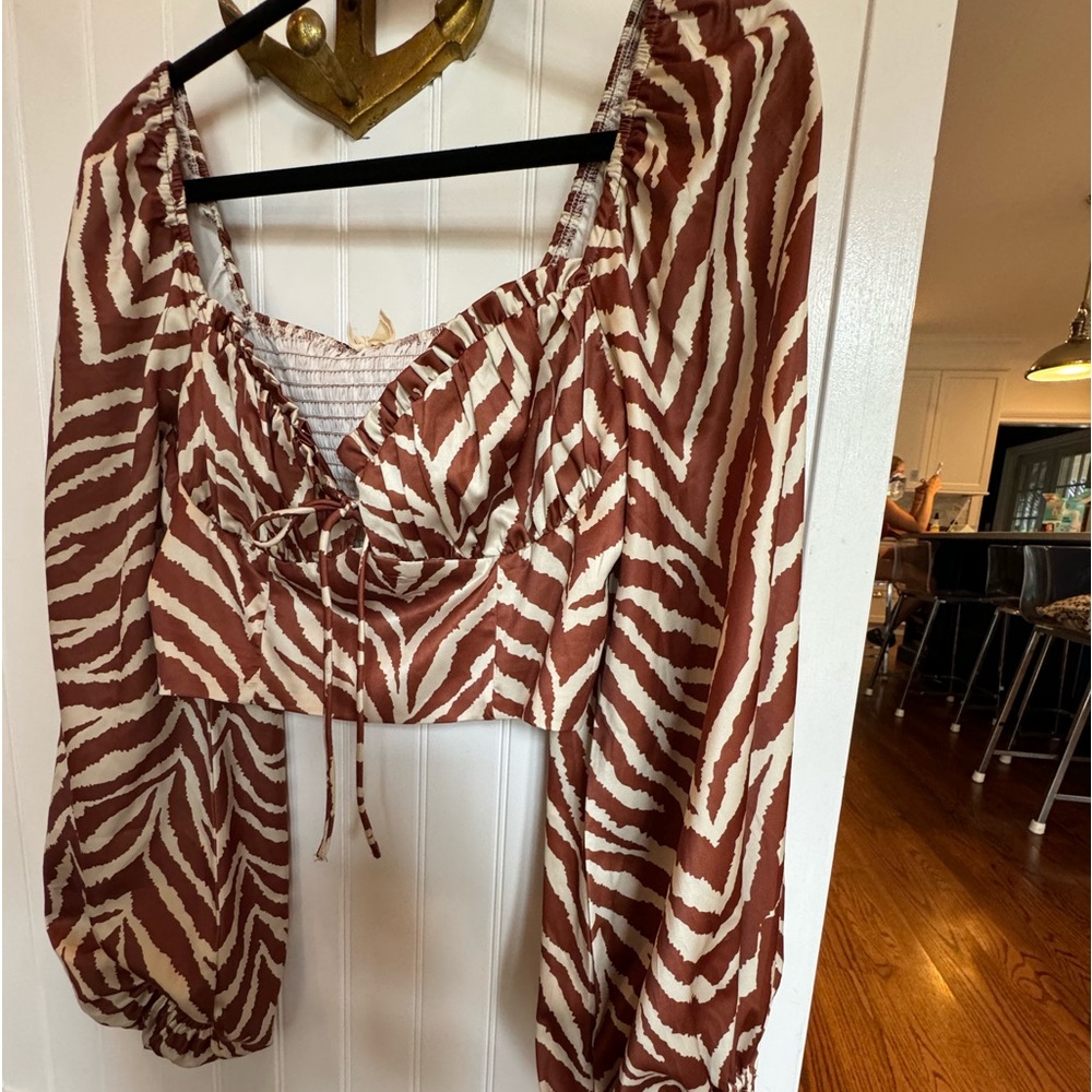Kiss the sky satin zebra cropped top. New with rags. Size large